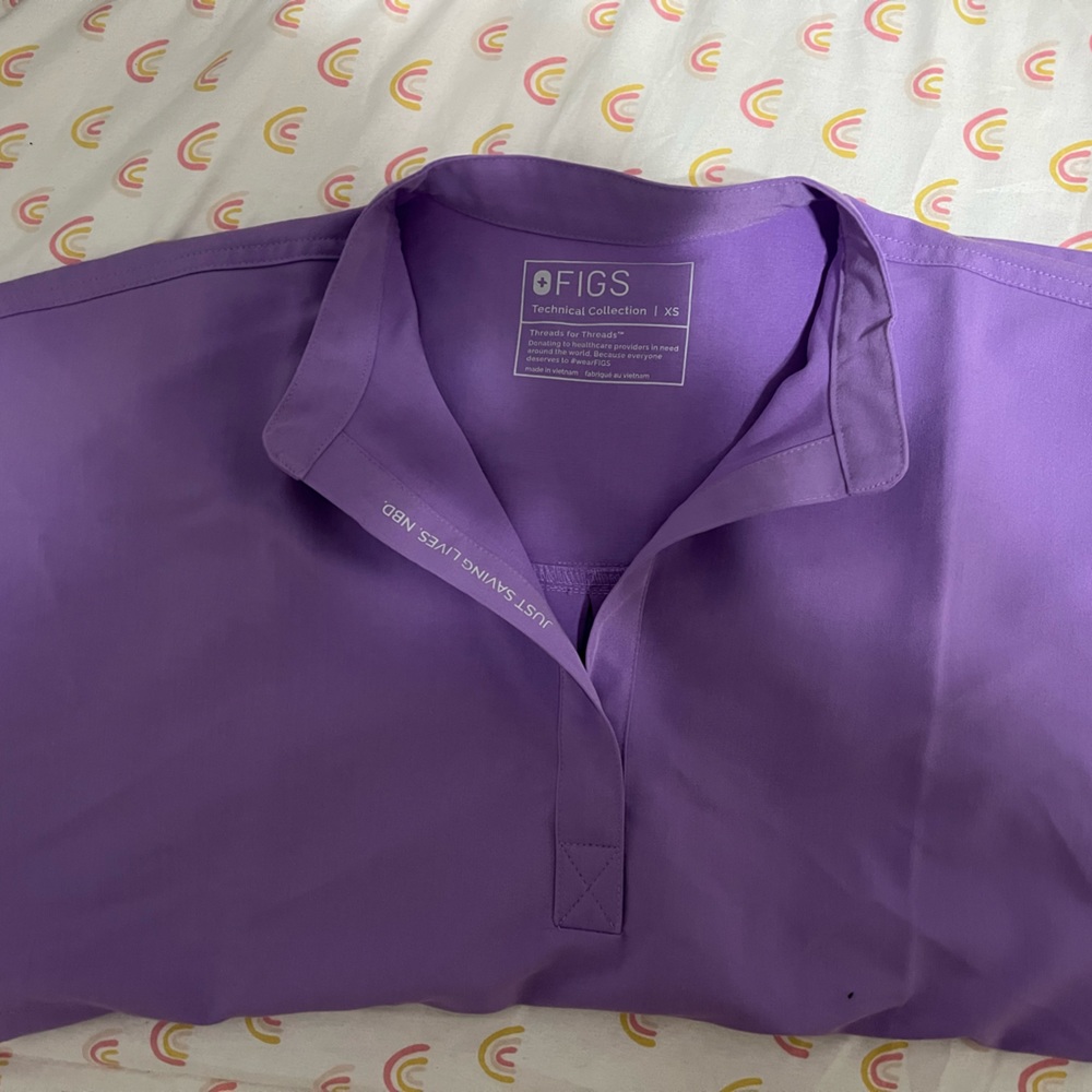 FIGS Lilac set XS top S bottoms